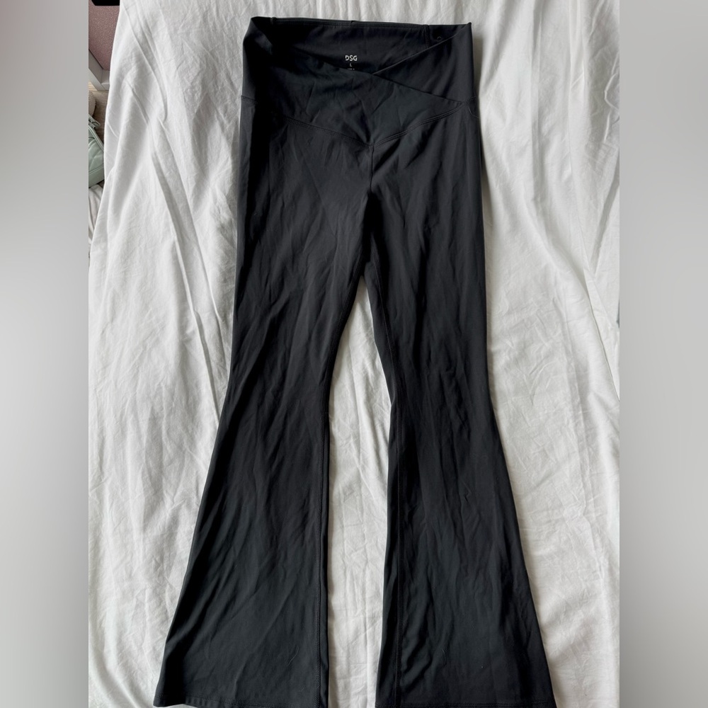 Black women’s yoga pants